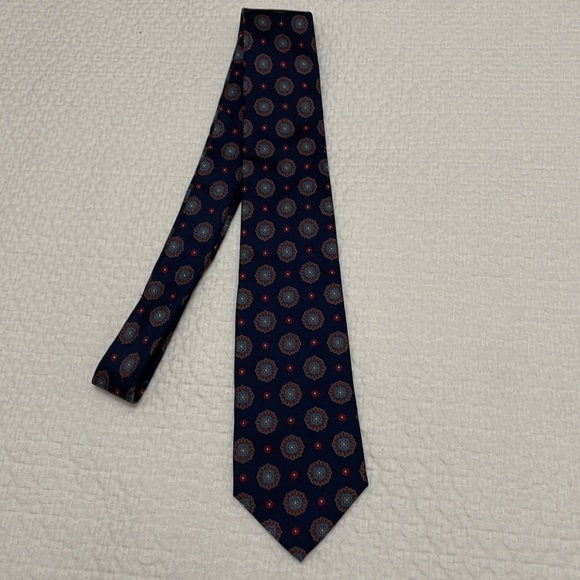 Christian Dior Navy Classic Medallion 100% Silk Tie—Great Looking! Excellent EUC - Picture 2 of 10